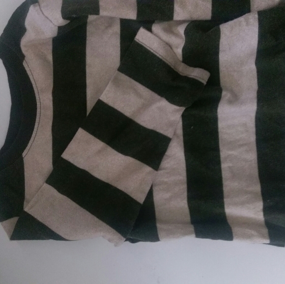 4 pieces 2t - Picture 3 of 5